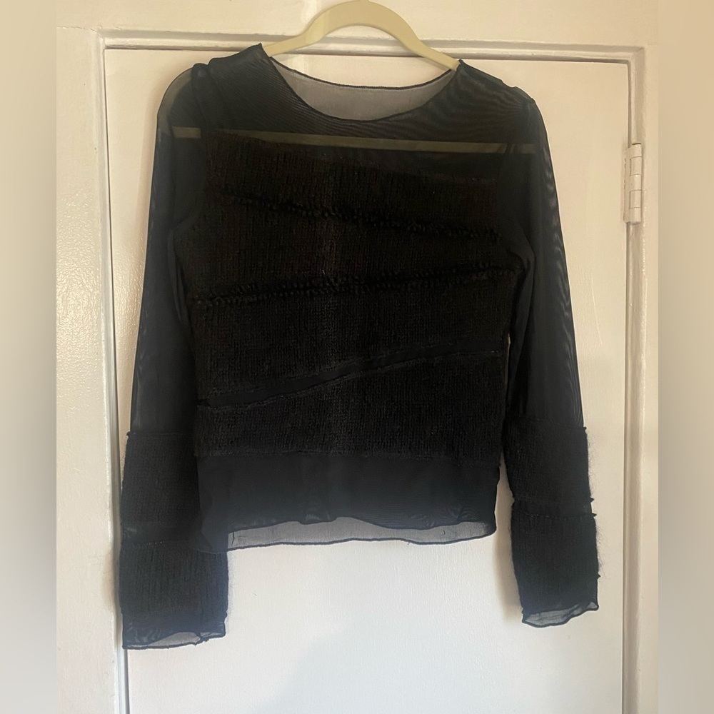 Black sheer cutouts design long sleeve top size‎ small